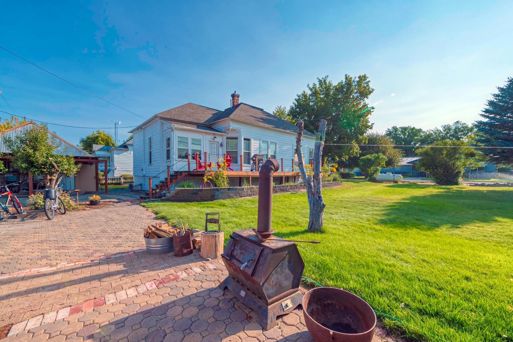 201 Front Street Loyalton, CA 96118 - Photo 8 of 28 a view of an house with backyard and porch