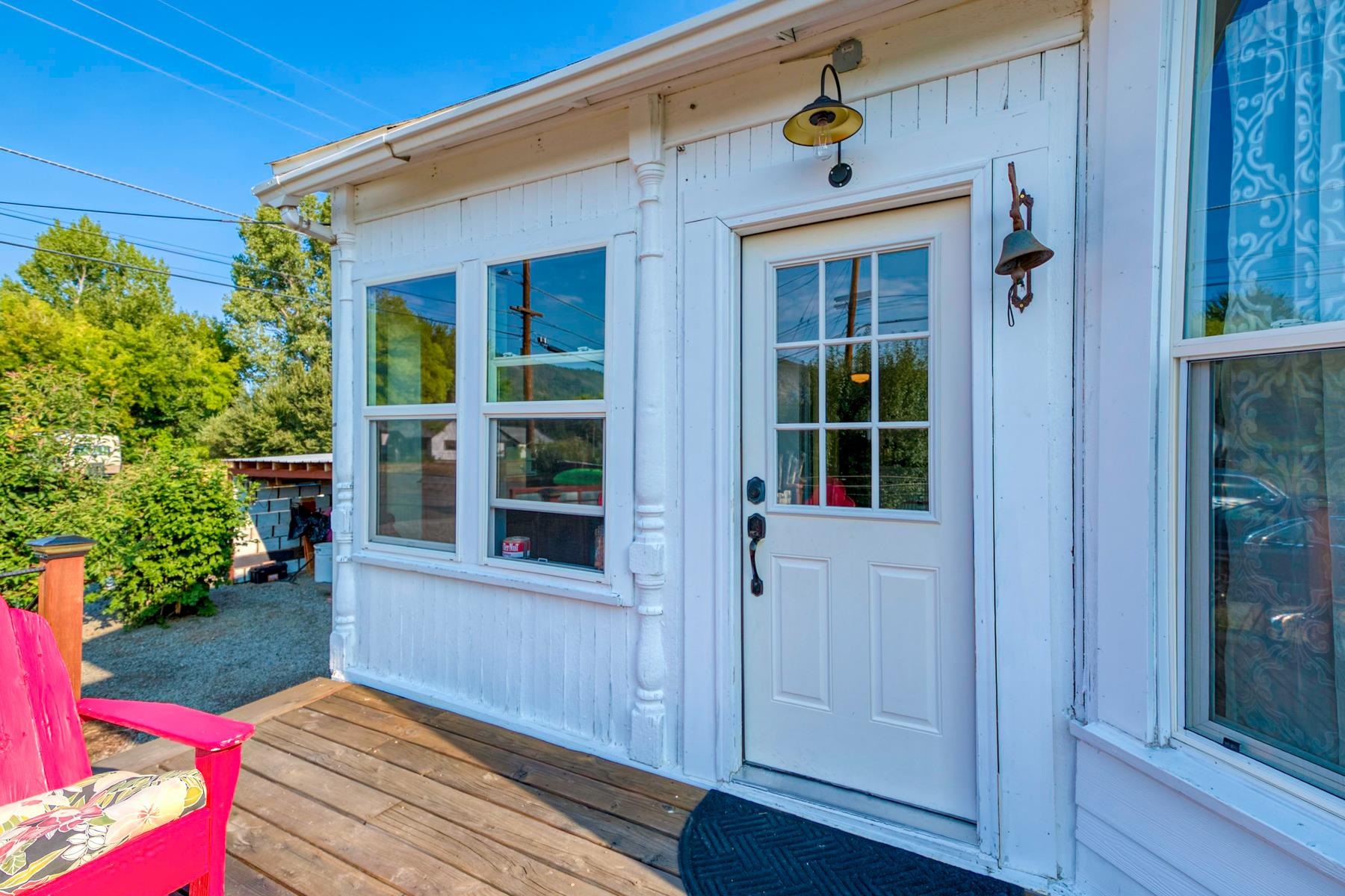 201 Front Street Loyalton, CA 96118 - Photo 9 of 28 front view of a house with a yard