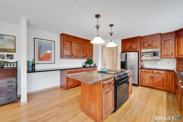 $659,900 | 24 Thompson Hill Road, Canton, CT 06019