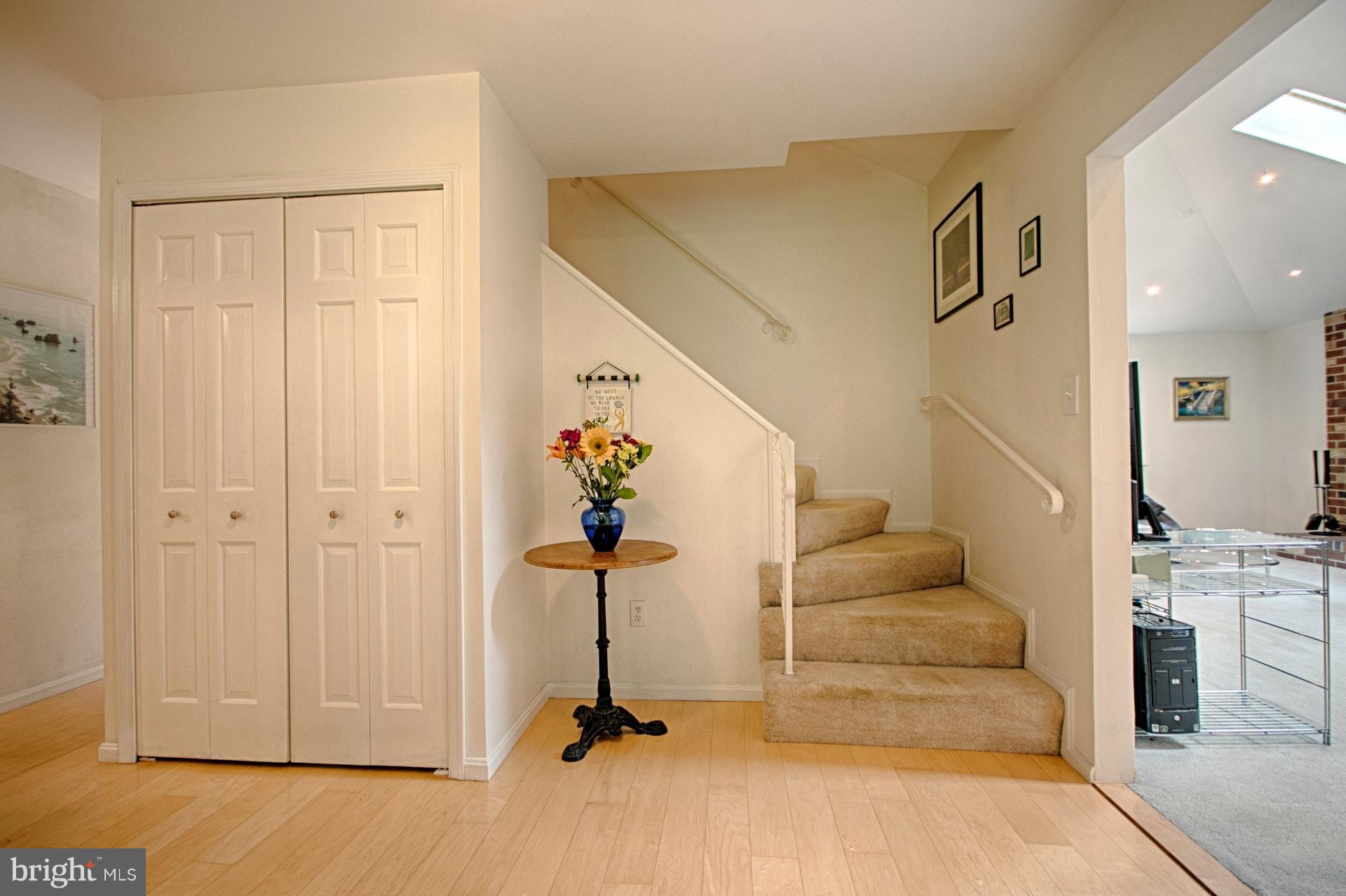 3217 Fox Mill Road Oakton, VA 22124 - Photo 15 of 30 Quarter-turn staircase