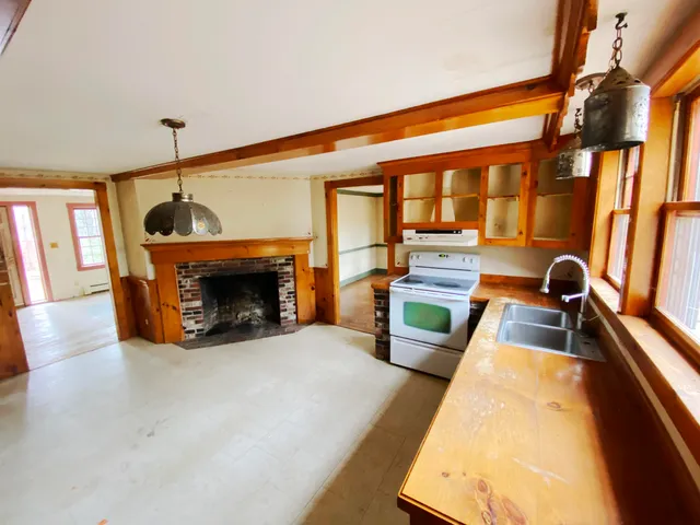 $349,950 | 110 Pearson Hill Road, Webster, NH 03303