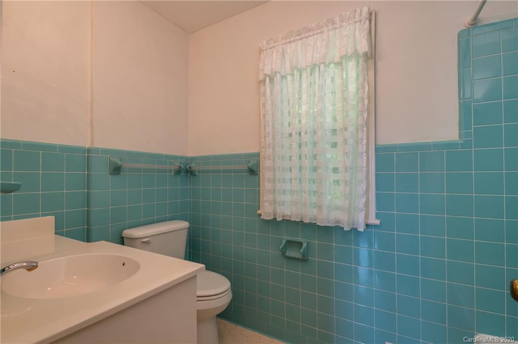 300 Doubleday Road Tryon, NC 28782 - Photo 21 of 38 a bathroom with a toilet sink and shower