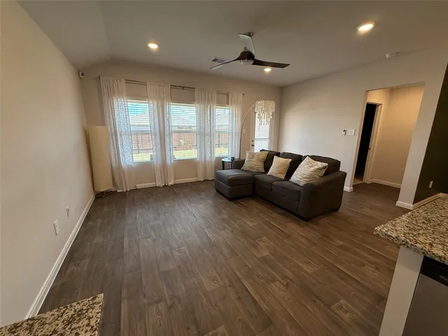 $1,899 | 300 Belmont Place, Lockhart, TX 78644