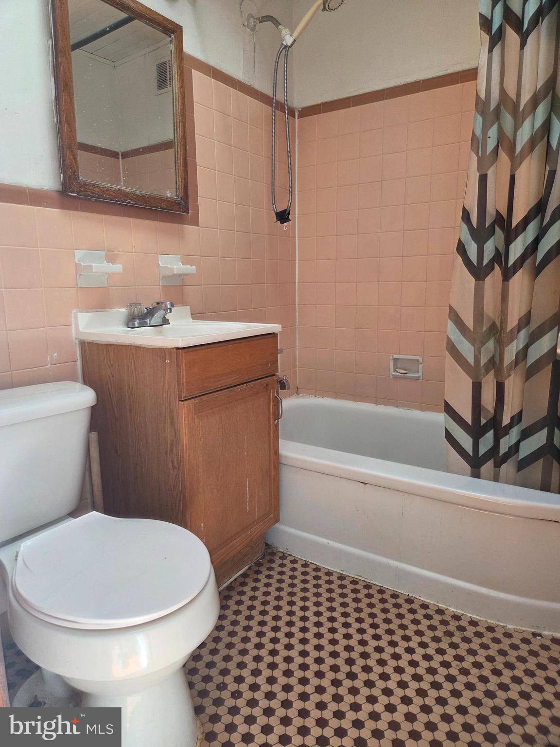 2912 Passmore Street Philadelphia, PA 19149 - Photo 9 of 13 a bathroom with a toilet a sink and bathtub