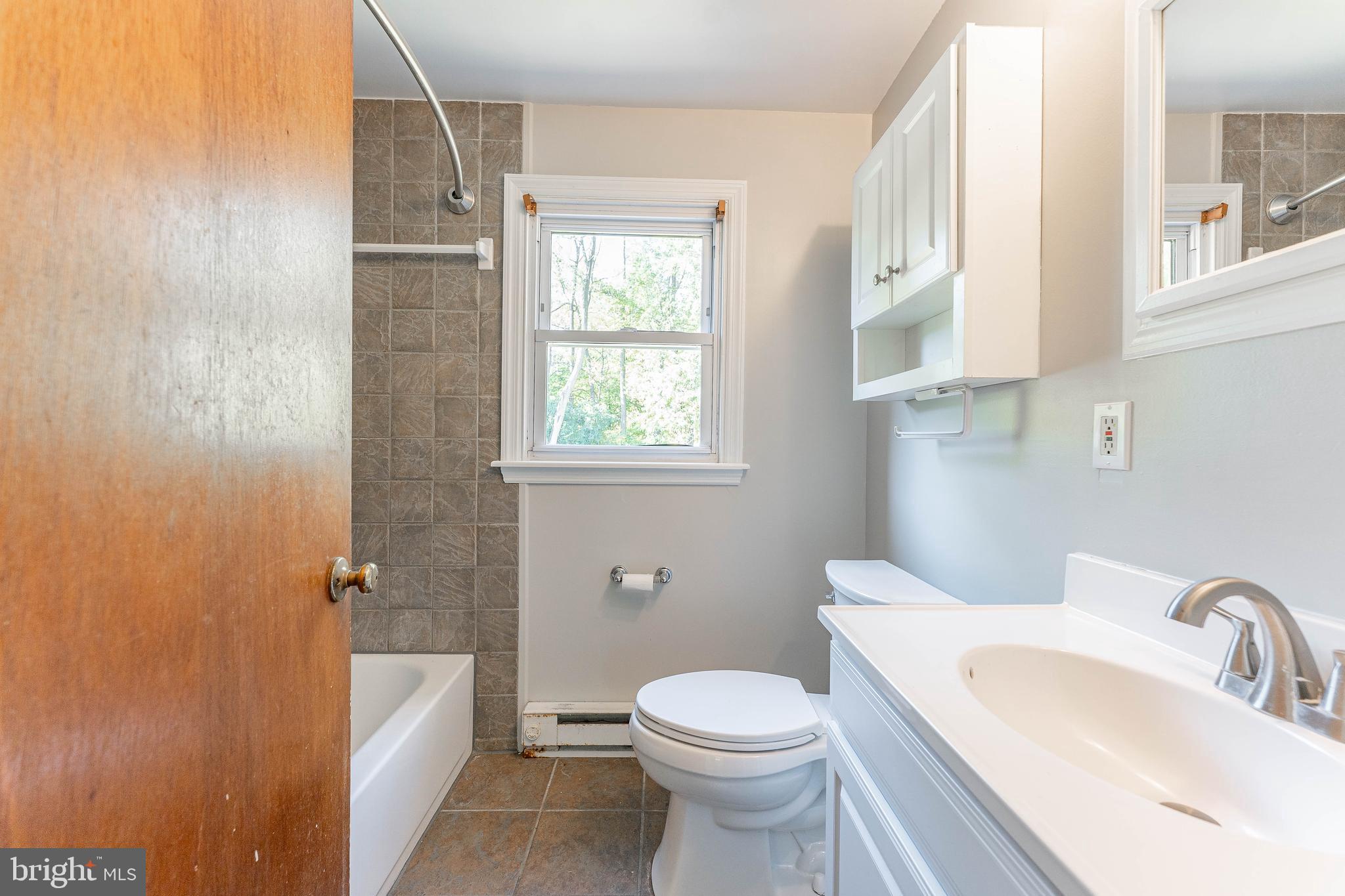 910 South Chester Road West Chester, PA 19382 - Photo 23 of 43 Full Bath