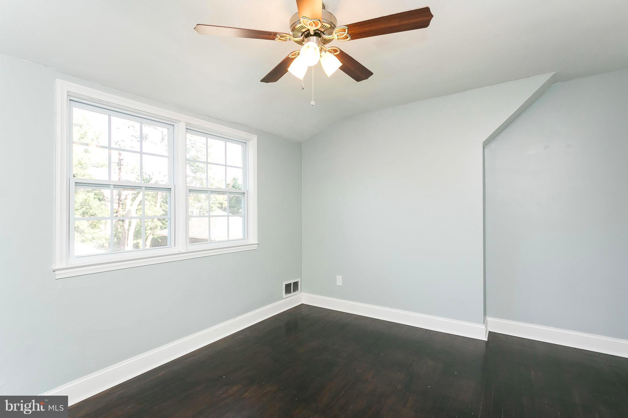 705 Brookwood Road Baltimore, MD 21229 - Photo 22 of 30 Nice size Bedroom