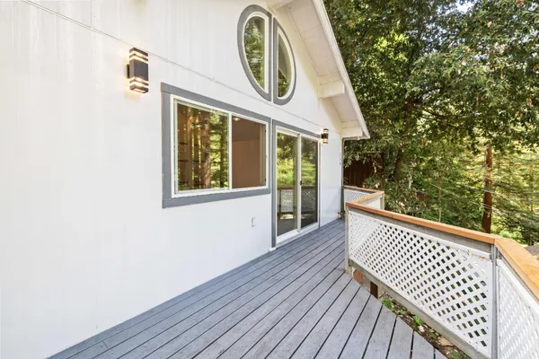 a view of a backyard with pathway