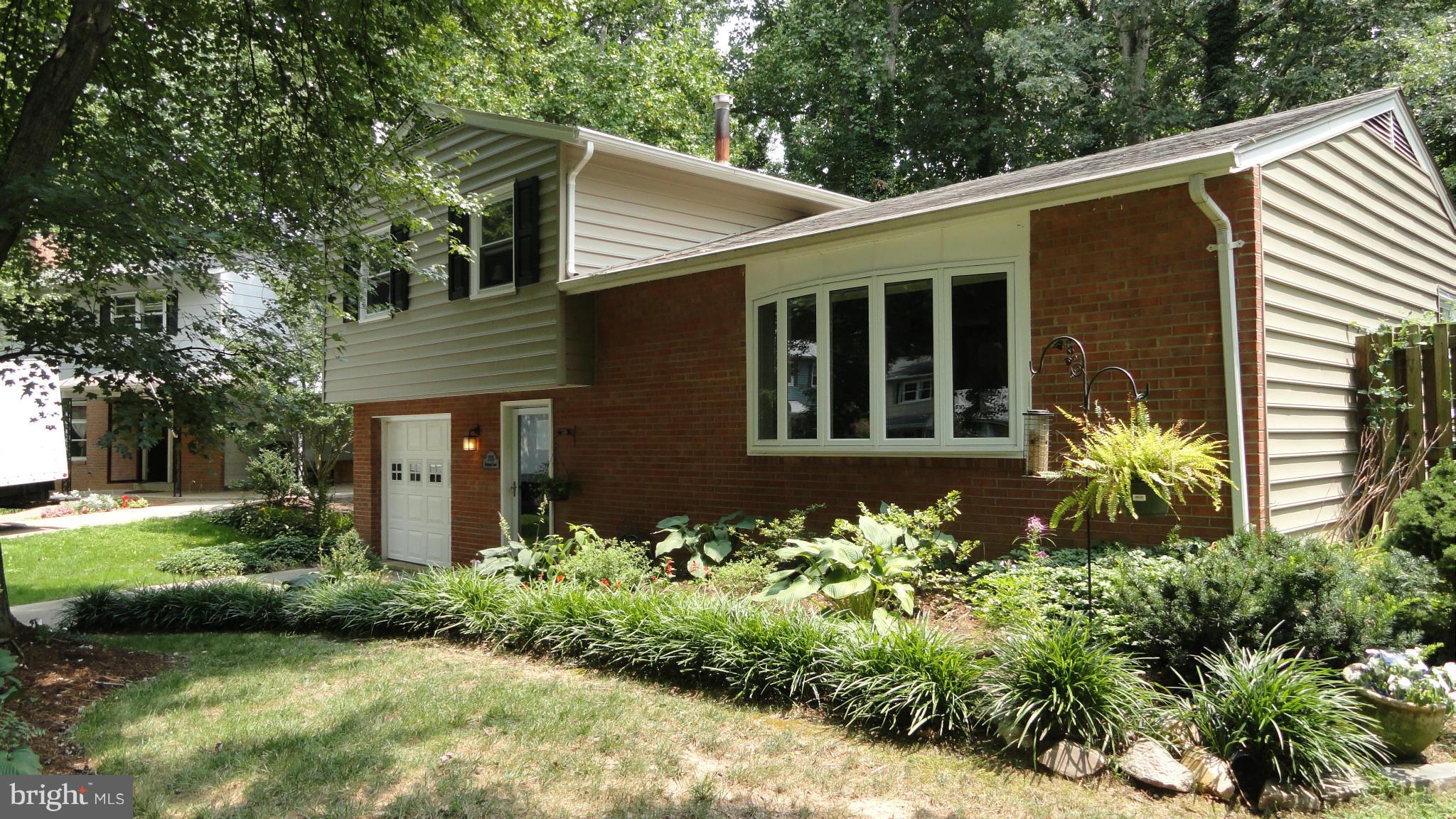 7125 Dryburgh Court Springfield, VA 22152 - Photo 1 of 30 Exterior (Front)