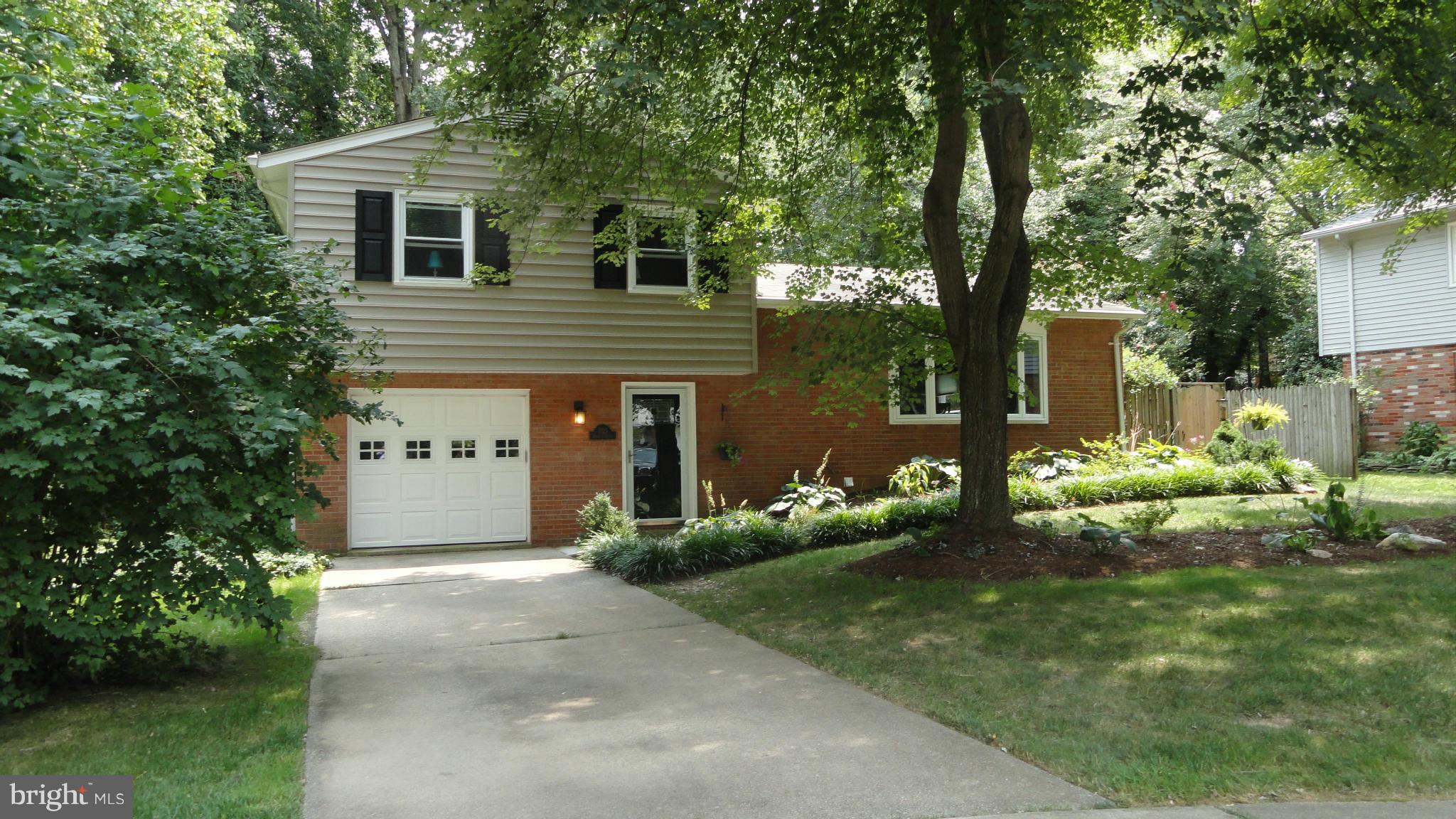 7125 Dryburgh Court Springfield, VA 22152 - Photo 3 of 30 Exterior (Front)