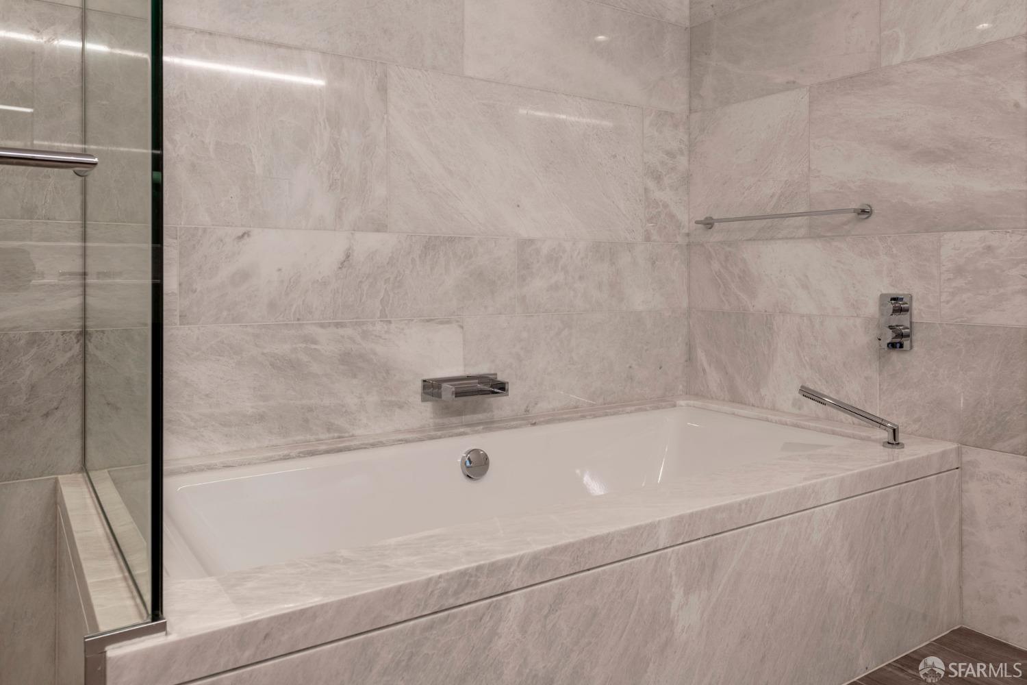 488 Folsom Street, Unit 4305 San Francisco, CA 94105 - Photo 18 of 45 a bathroom with a bathtub