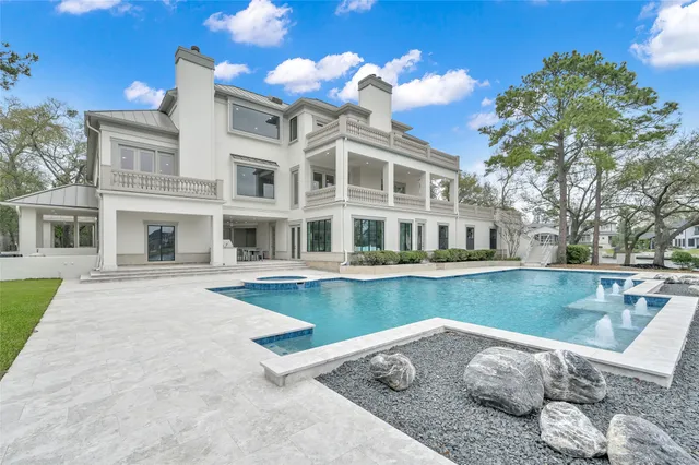 $4,850,000 | 10 West Isle Place, The Woodlands, TX 77381