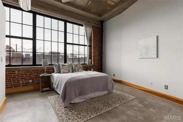 $189,000 | 2201 Locust Street, Unit 305, St. Louis, MO 63103