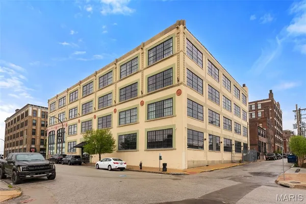 $189,000 | 2201 Locust Street, Unit 305, St. Louis, MO 63103