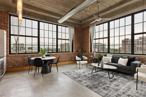 $189,000 | 2201 Locust Street, Unit 305, St. Louis, MO 63103