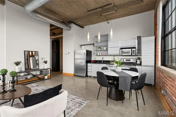 $189,000 | 2201 Locust Street, Unit 305, St. Louis, MO 63103