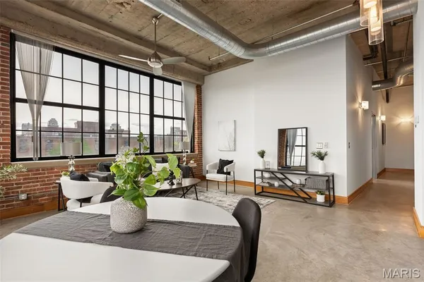 $189,000 | 2201 Locust Street, Unit 305, St. Louis, MO 63103