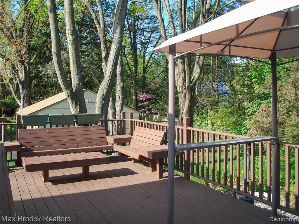 1602 Inverness Street Sylvan Lake, MI 48320 - Photo 22 of 34