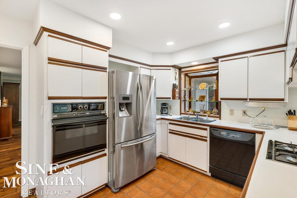 89 Handy Road Grosse Pointe, MI 48236 - Photo 11 of 41 50129691-f7e22f45-8f0e-464b-a6dc-6568f5198830.JPG