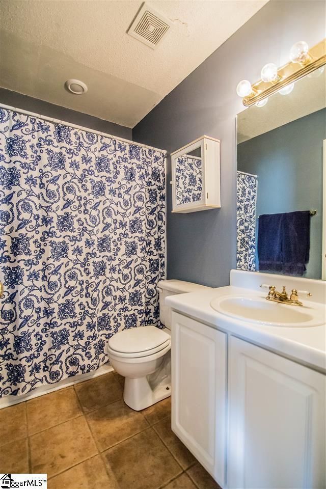 303 Woolridge Way Greer, SC 29650 - Photo 20 of 33 Hall Bath