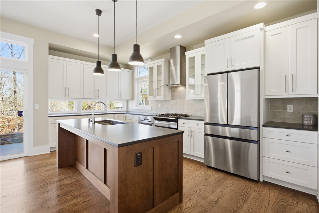 401 Promontory Ridge Seneca, SC 29672 - Photo 9 of 28 Kitchen