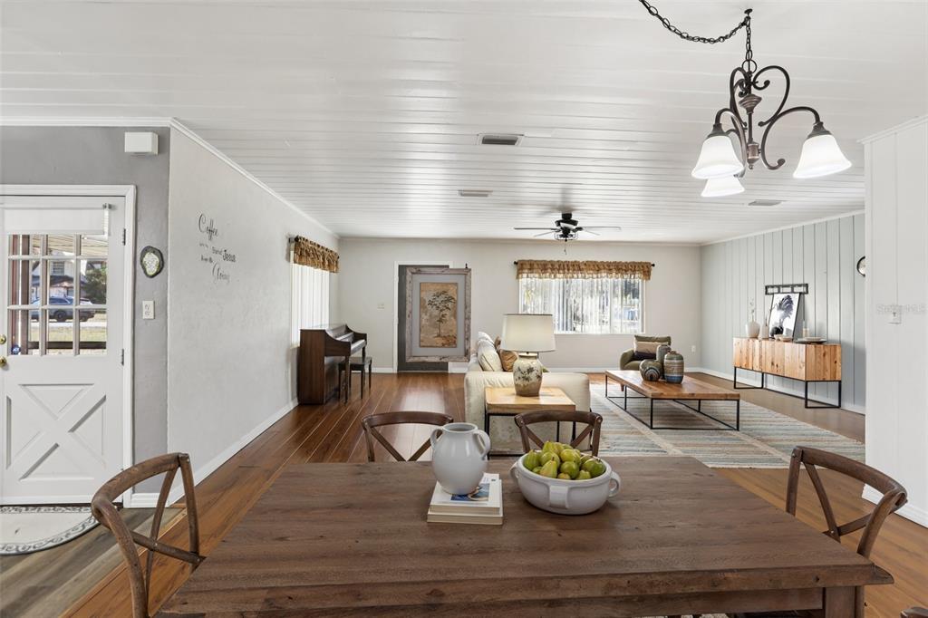 33137 Cercelia Road Dade City, FL 33523 - Photo 5 of 39