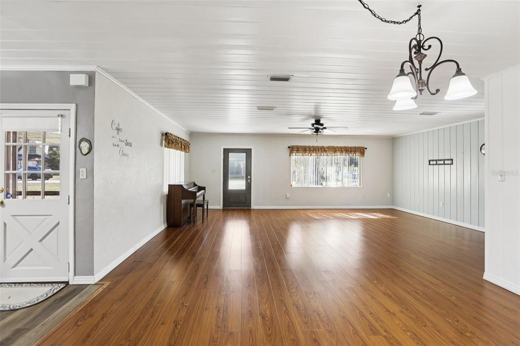 33137 Cercelia Road Dade City, FL 33523 - Photo 9 of 39