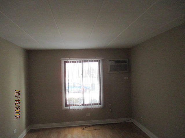 6001 Marshall Avenue, Unit 4 Chicago Ridge, IL 60415 - Photo 7 of 7 an empty room with a window