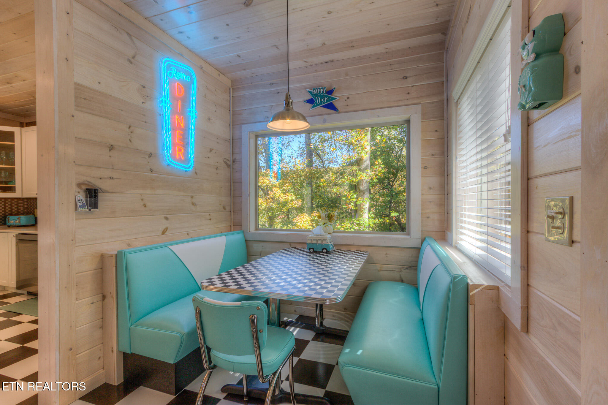 523 Hideaway Ridge Circle Sevierville, TN 37862 - Photo 9 of 55 09