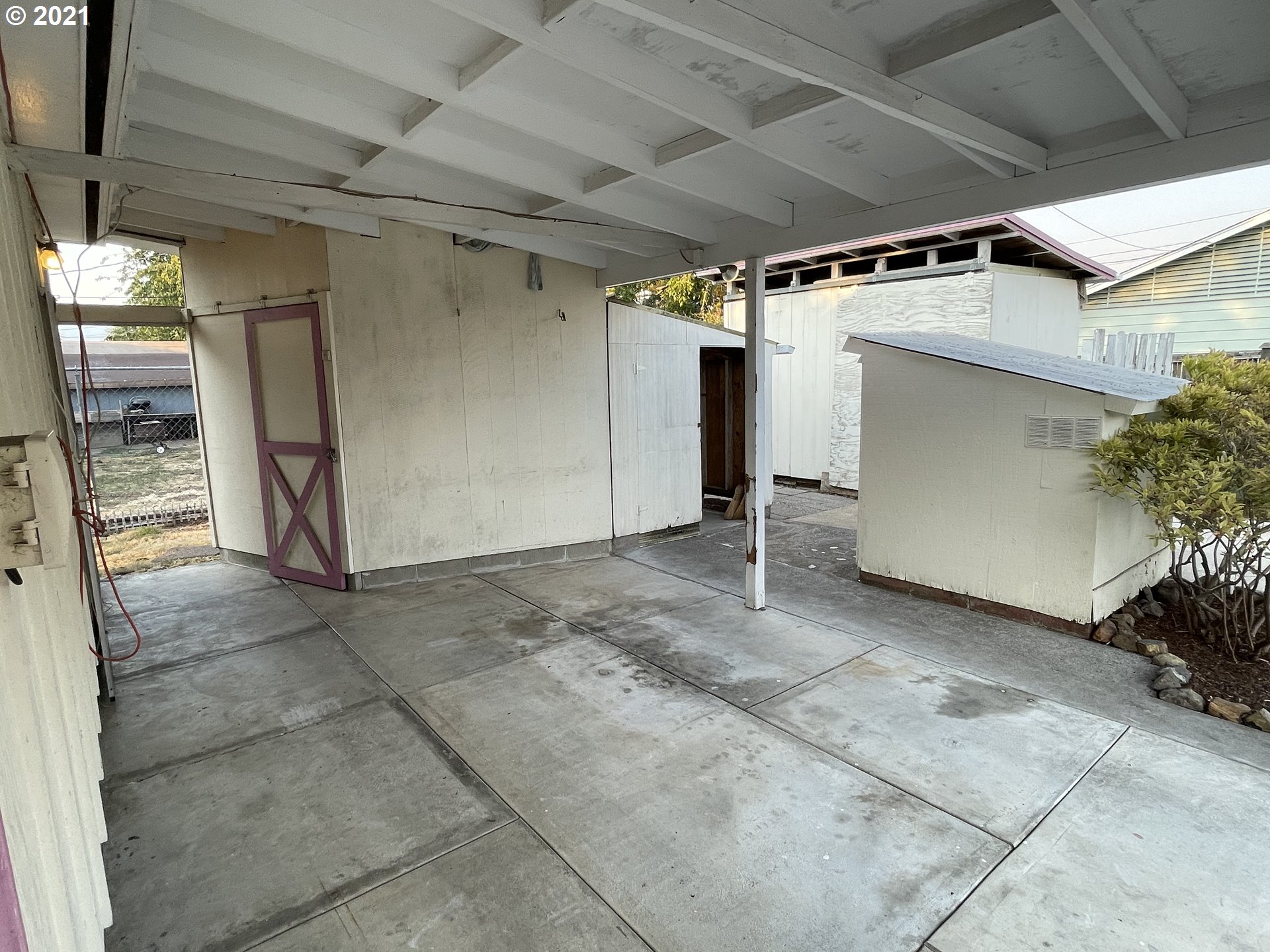 2002 H Street Springfield, OR 97477 - Photo 2 of 17 a view of a garage