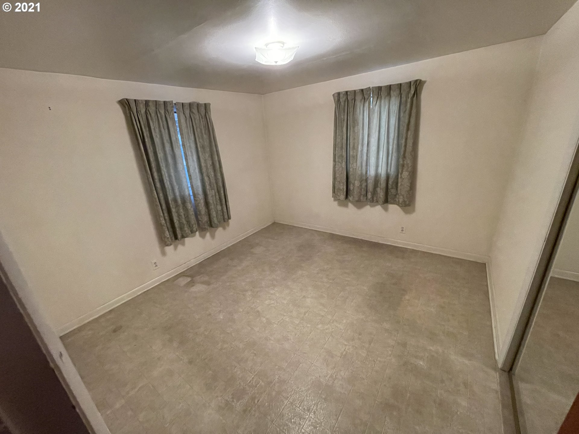 2002 H Street Springfield, OR 97477 - Photo 15 of 17 an empty room with windows