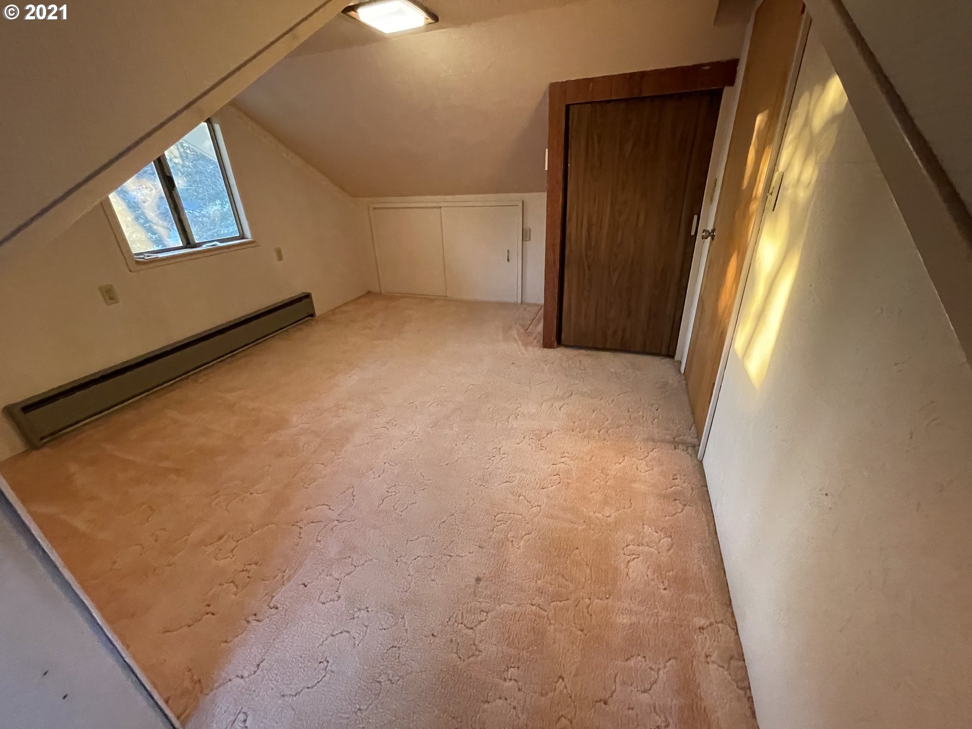 2002 H Street Springfield, OR 97477 - Photo 7 of 17 an empty room with windows