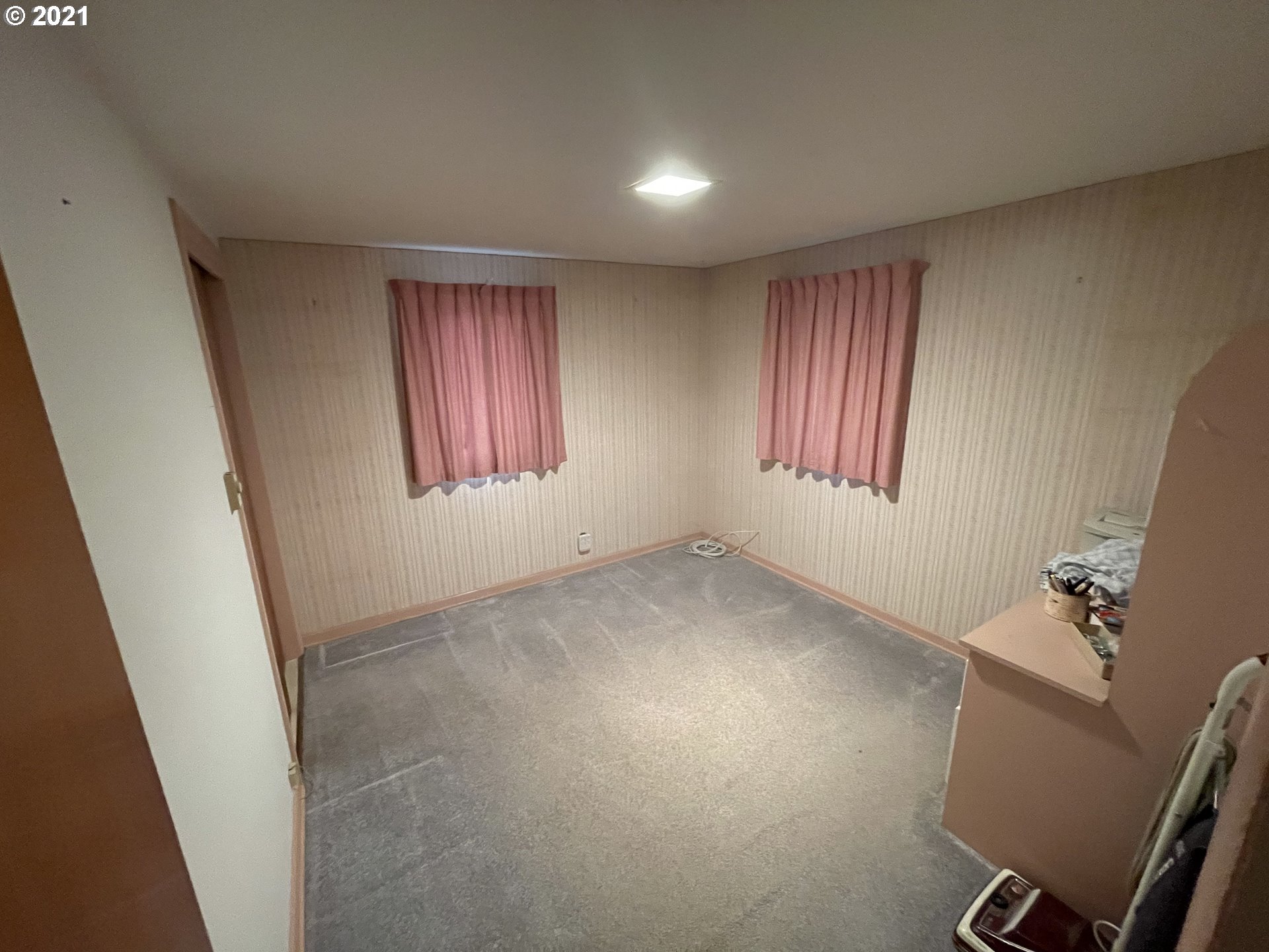 2002 H Street Springfield, OR 97477 - Photo 8 of 17 a view of an empty room and window