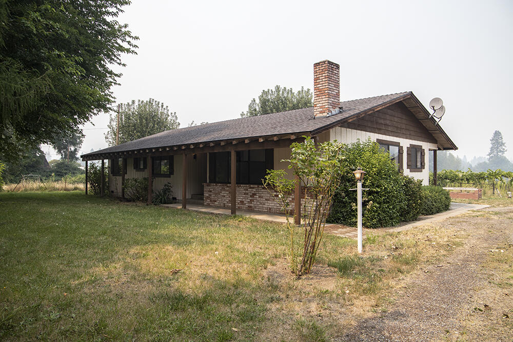 5340 Jerome Prairie Road Grants Pass, OR 97527 - Photo 1 of 26 92D31C00-5BE7-4E64-90AA-B151CE57AB39