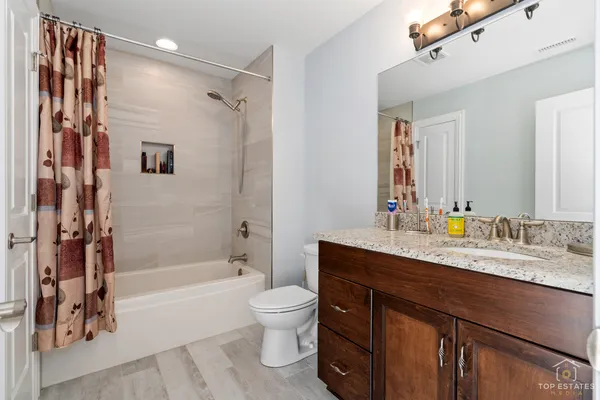 $1,250,000 | 17931 South Crystal Lake Drive, Mokena, IL 60448