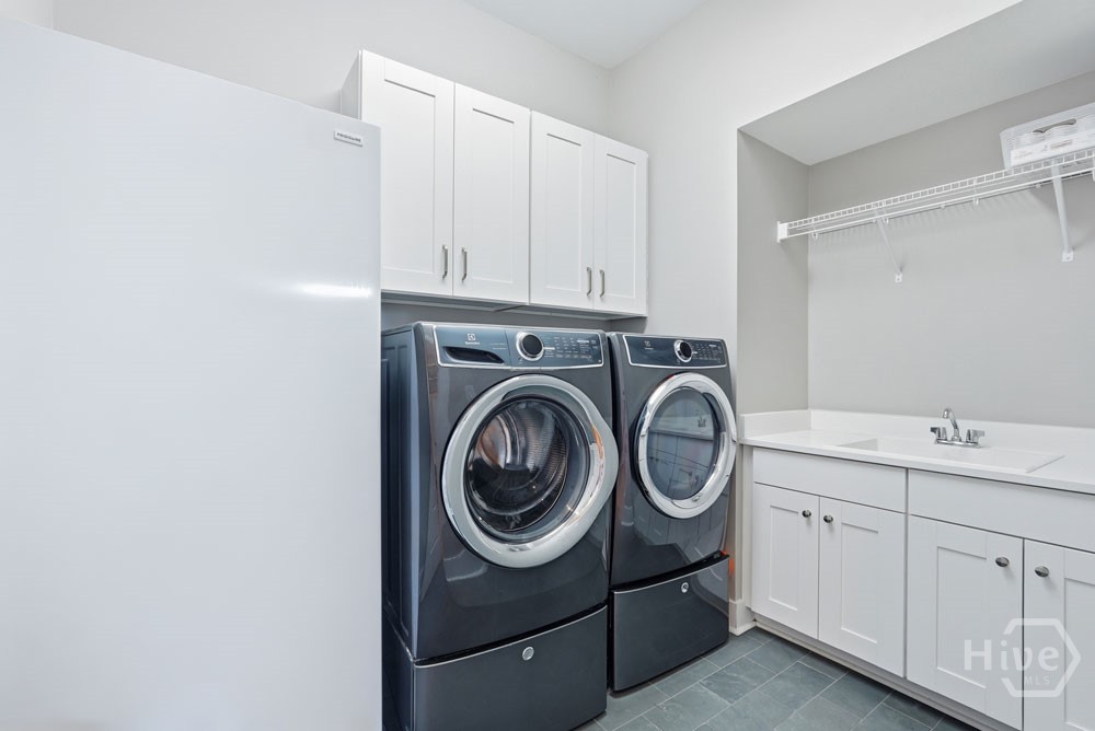 141 Bluffside Circle Savannah, GA 31406 - Photo 37 of 53 Laundry room