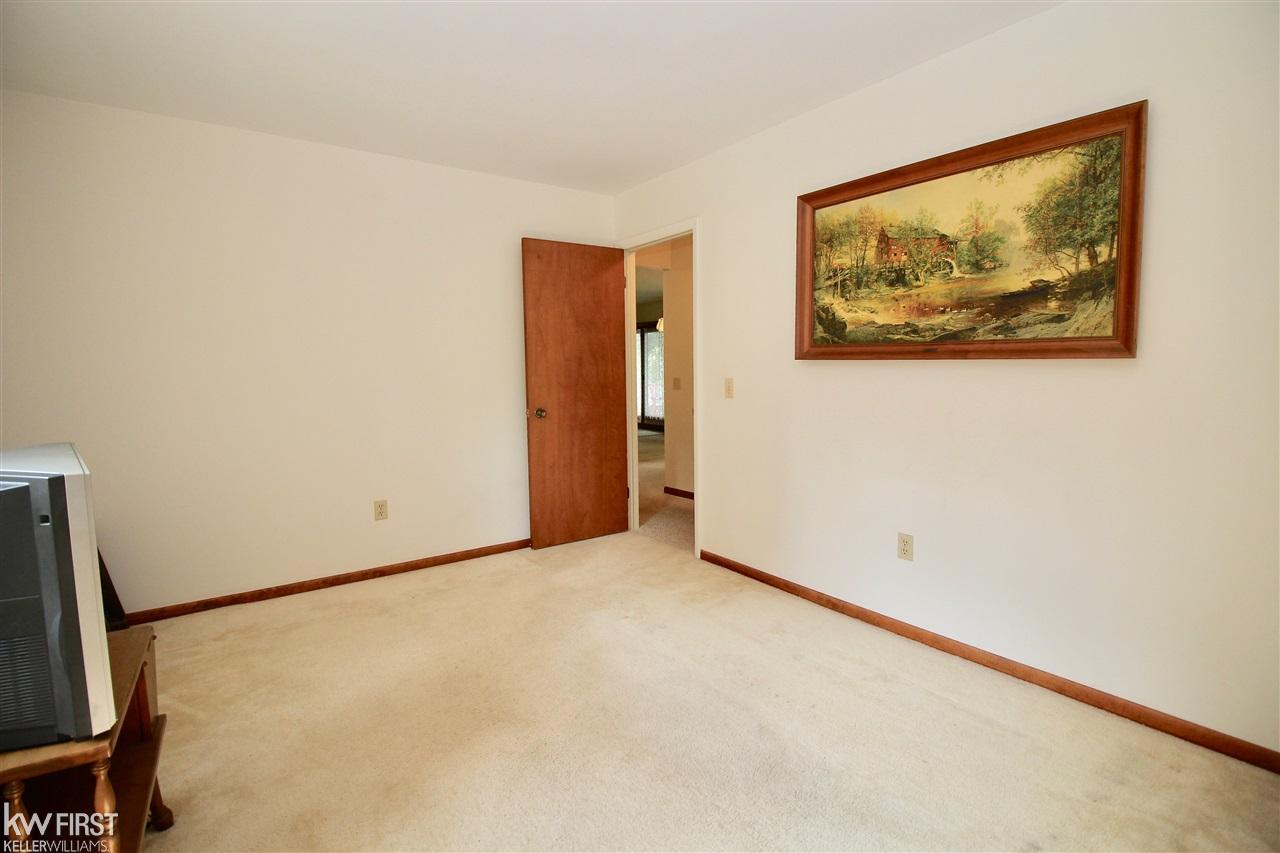 7177 Ridgeview Drive Genesee, MI 48437 - Photo 21 of 29 21494775-20.JPG