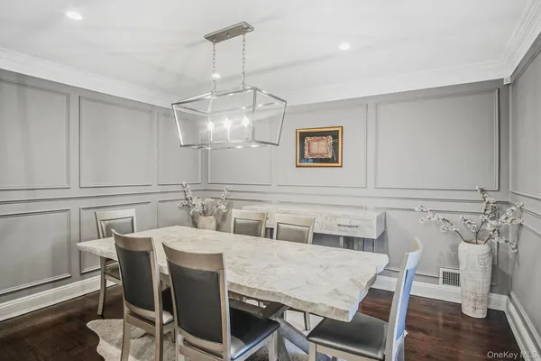 $7,000 | 150 Meadow Street, Garden City, NY 11530