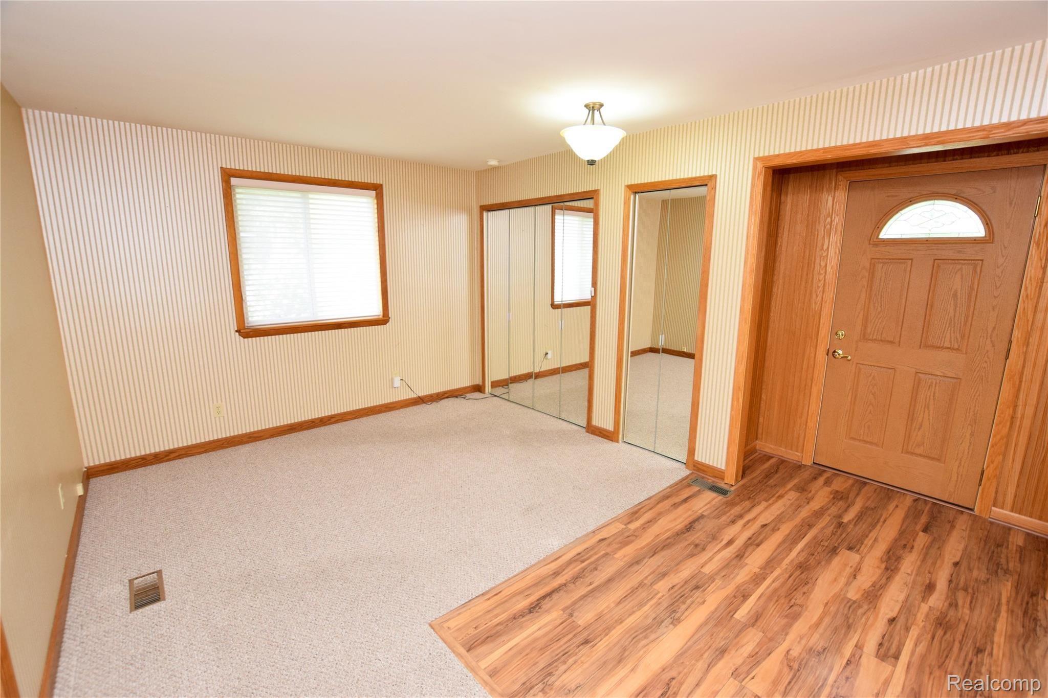 6368 Yorkshire North Riding Road Flint, MI 48532 - Photo 3 of 15 2nd Family Room