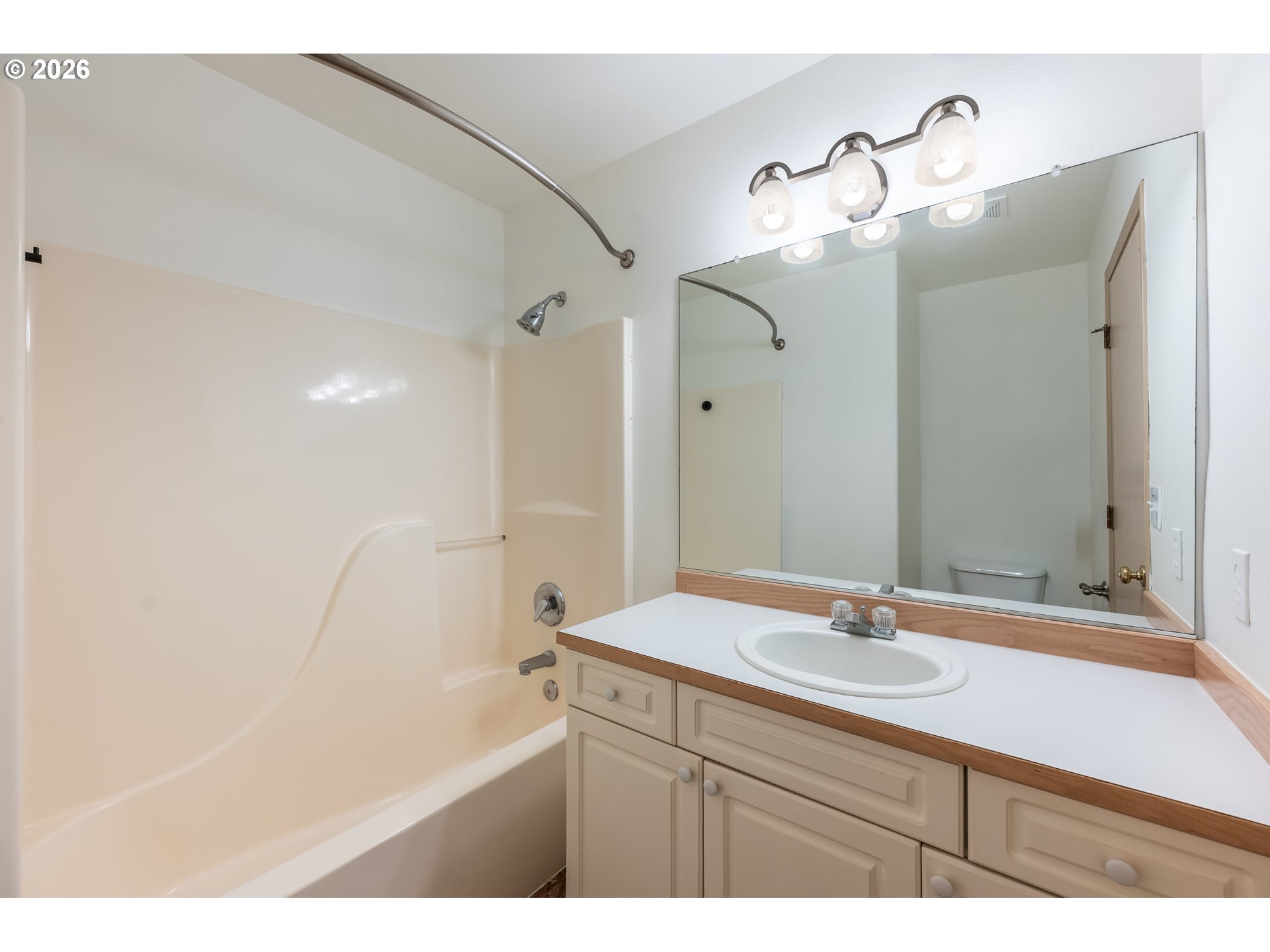 1815 Southwest Northstar Loop Troutdale, OR 97060 - Photo 26 of 45 Bathroom