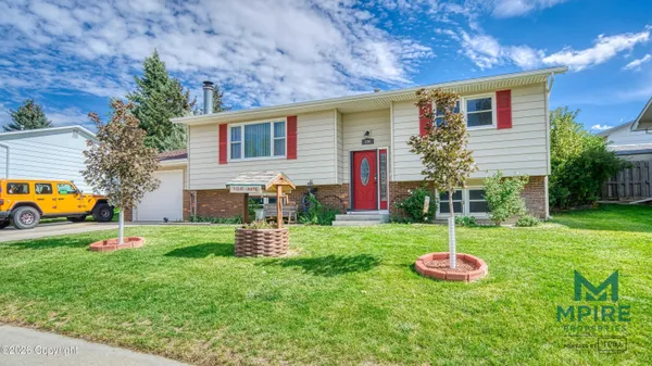 $334,900 | 806 Apricot Street, Gillette, WY 82716