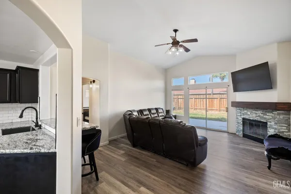 $379,900 | Undisclosed Address, Bakersfield, CA 93312