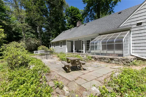 $895,000 | 14 Appleby Drive, Bedford, NY 10506