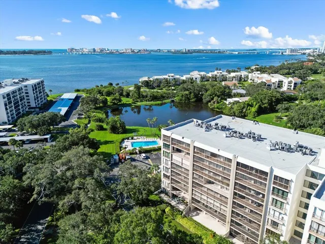 $325,000 | 220 Belleview Boulevard, Unit 702, Belleair, FL 33756