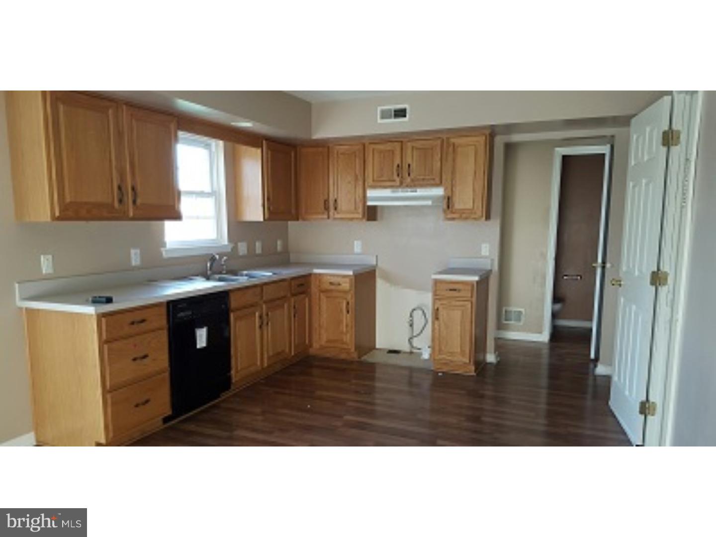 384 Oneida Drive Reading, PA 19608 - Photo 3 of 8