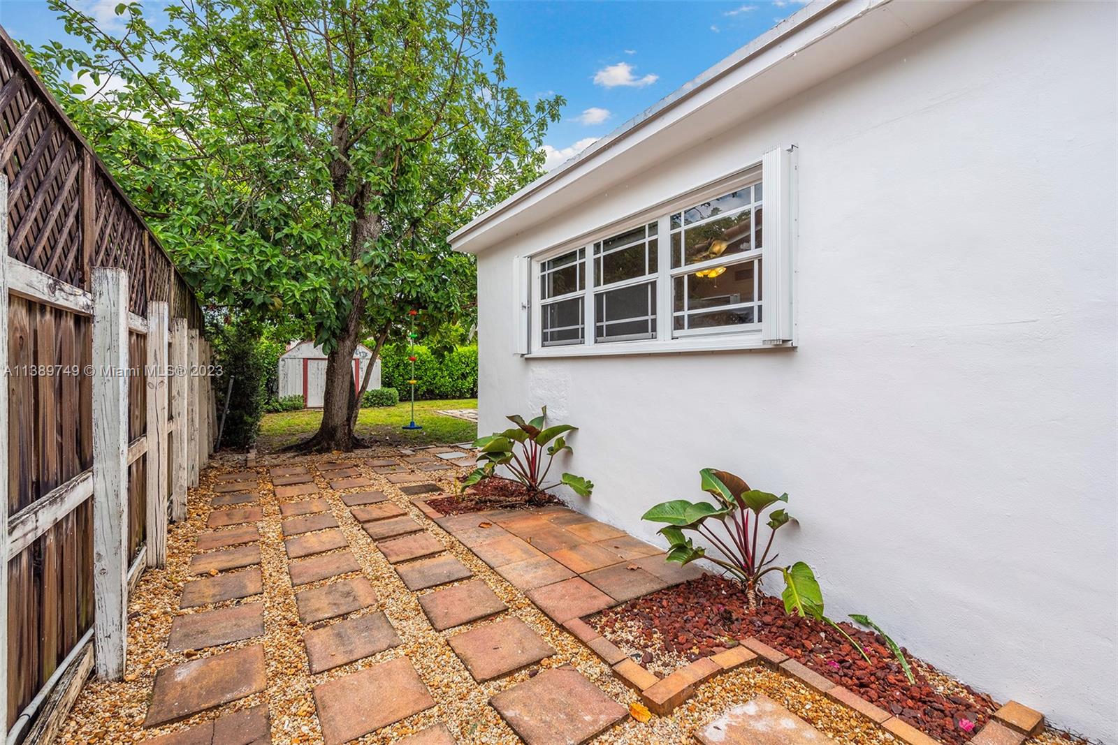 2201 Southwest 84th Avenue Miami, FL 33155 - Photo 33 of 33 a front view of a house with garden