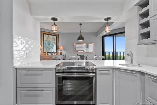 $799,000 | 4751 Northeast Ocean Boulevard, Unit 10, Stuart, FL 34996