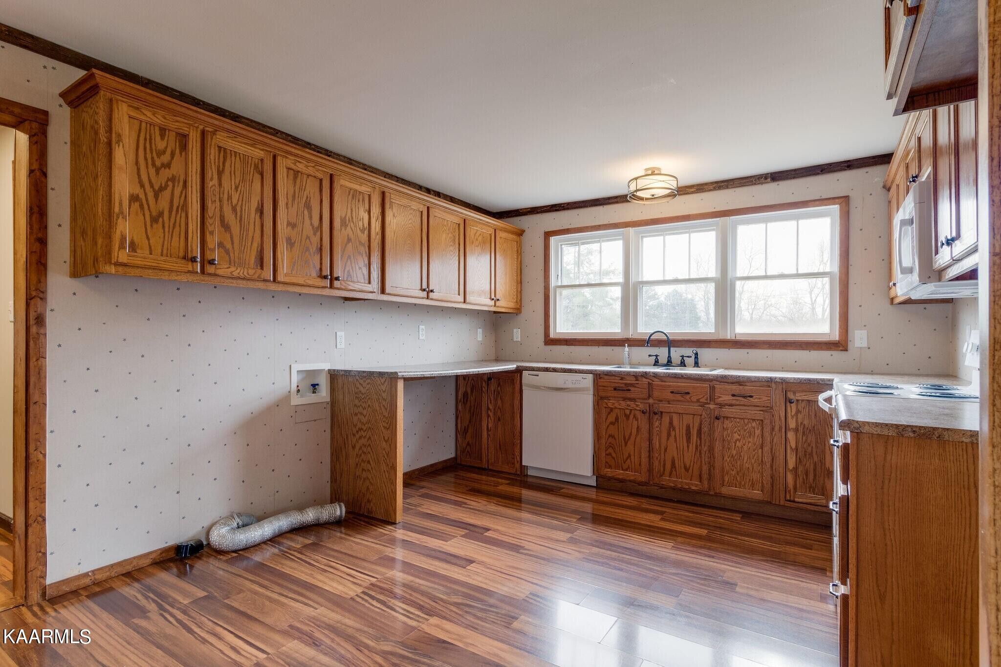 108 Davidson Street Deer Lodge, TN 37726 - Photo 9 of 30 Gallery Image 9