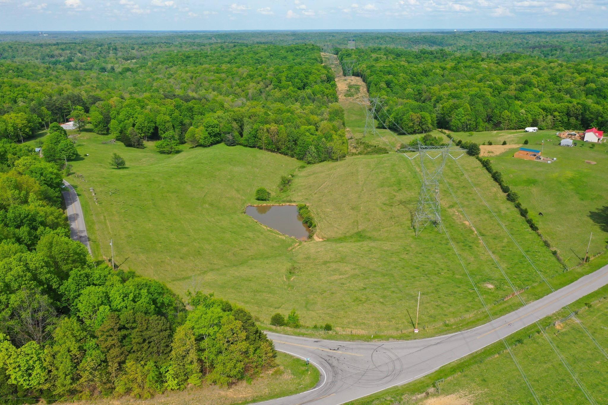 3915 Oak Ridge Road Palmyra, TN 37142 - Photo 37 of 61 a view of a swimming pool with a yard