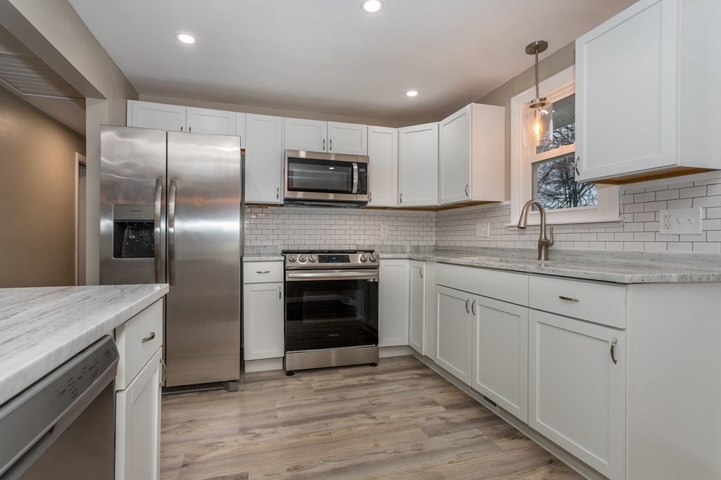 53 Roundtop Road Framingham, MA 01701 - Photo 4 of 24 Gallery Image 4
