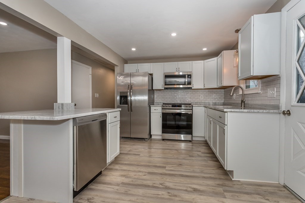 53 Roundtop Road Framingham, MA 01701 - Photo 5 of 24 Gallery Image 5
